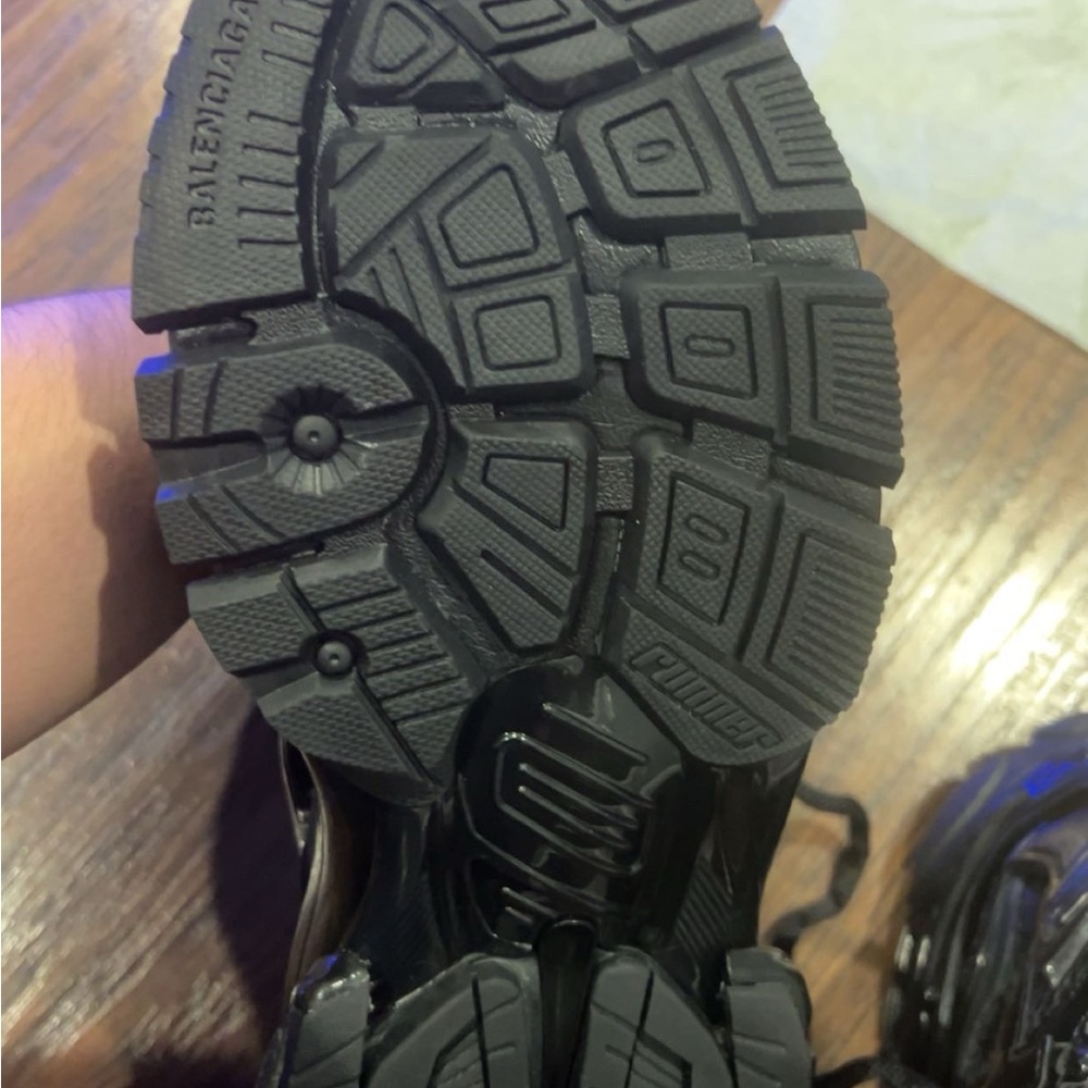 Balenciaga Runners - Picture 6 of 7